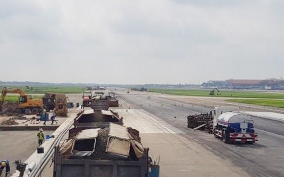 圖為修築中的內牌機場跑道。（圖源：明英）