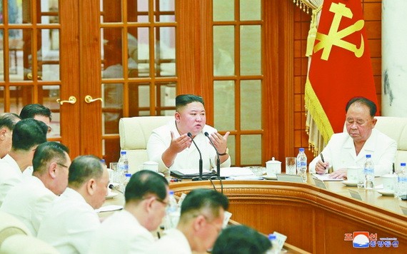 金正恩25日主持勞動黨會議。（圖源：朝中社）