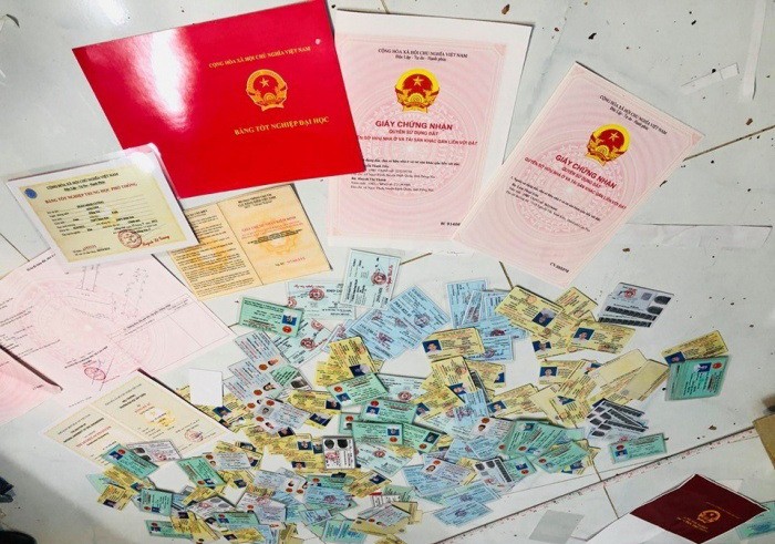 特大偽造證件團夥落網 ảnh 1