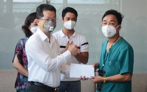 歡送支援峴港的醫護團啟程回家。（圖源：越通社）