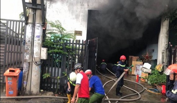 消防隊聞訊後趕抵現場開展滅火行動。（圖源：志石）