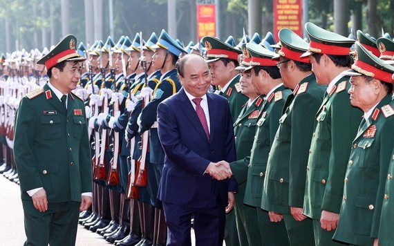 阮春福總理會見總參謀部各位將領。（圖源：越通社）