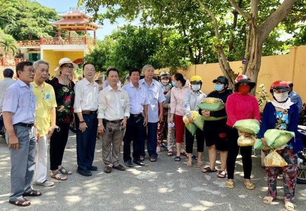 崇正群賓會館發送窮人禮物 ảnh 1