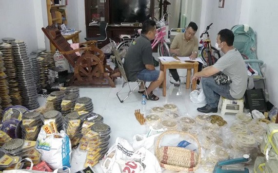 摩托車零配件製假窩點被查獲現場。（圖源：CTV）