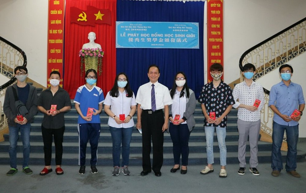 台商教育基金會頒發獎學金 ảnh 1