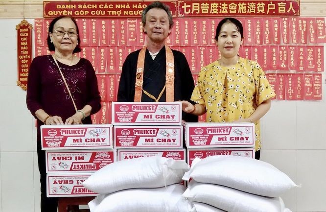 寺廟盂蘭節濟貧 ảnh 1