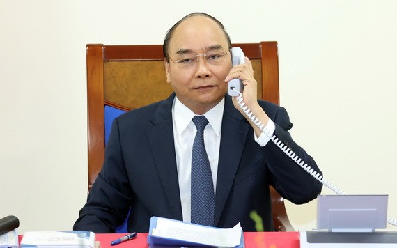 政府總理阮春福與德國總理安格拉‧默克爾互通電話。（圖源：越通社）