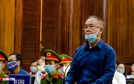 被告人阮成才在法庭上回答審判員問案。（圖源：范阮）