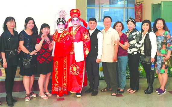 樂風曲藝俱樂部的成員合影。