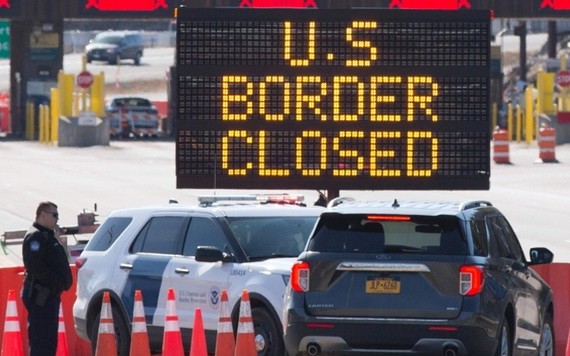 在新冠疫情出現明顯反彈之際，加拿大政府9月18日宣佈與美國之間的邊境通關限令延長至10月21日。（圖源：AFP）