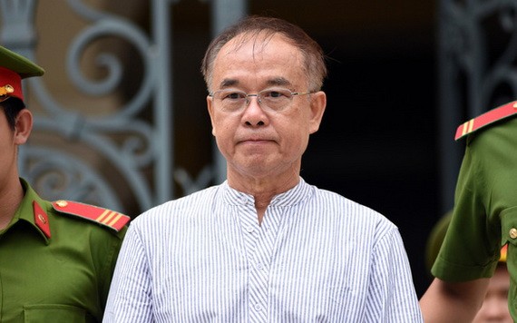 法院判刑後，法警把阮成才押出法庭送往監獄服刑。（圖源：緣潘）