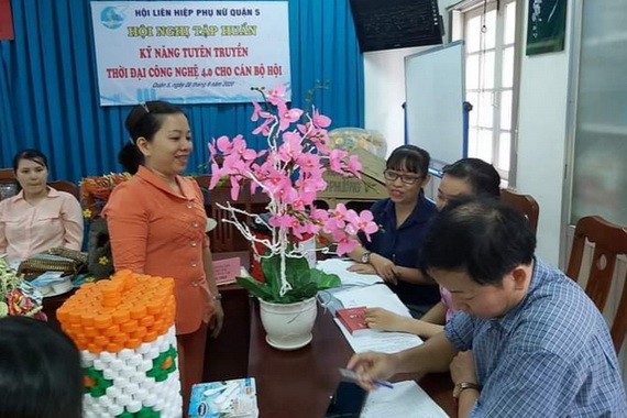 第五郡婦聯會發起以廢棄物製作各種產品比賽，並於昨(24)日進行評選。