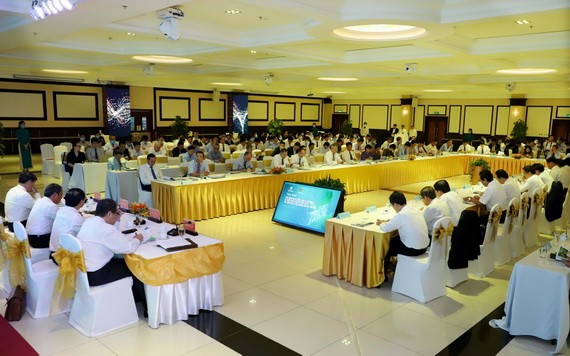 圖為 2020-2023年任期越南駐外國大使、總領事及南部地區各省領導之間的座談會現場。（圖源：國戰）