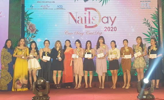 kelly pang美甲培訓中心向11名美甲獲獎者頒發獎項