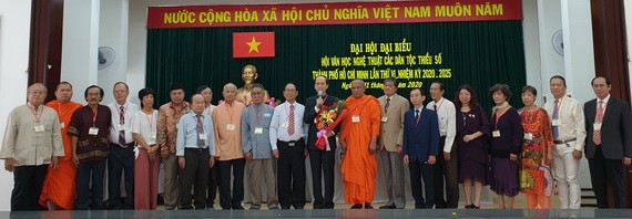 市各少數民族文學藝術協會新屆執委大合照。