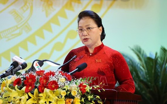 國會主席阮氏金銀在大會上發表講話。（圖源：越通社）