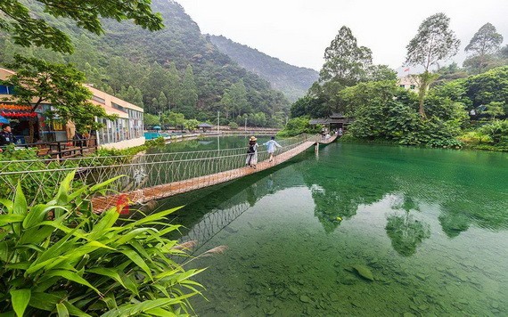 廣東有個小九寨，以天然山泉水開設水上樂園