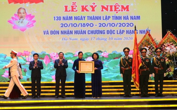 一等獨立勳章授章儀式現場。（圖源：陶芳）