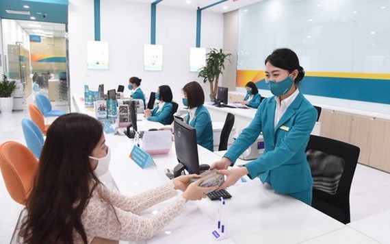 客戶在本市一家銀行交易。