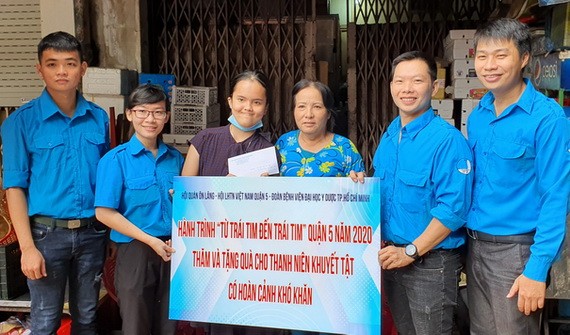 溫陵會館與第五郡青聯會奉獻愛心活動