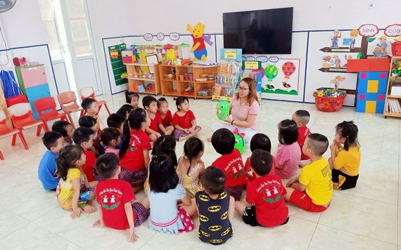 霞川不只是一位敬業樂業的教員，而且在慈善工作上也很出色。