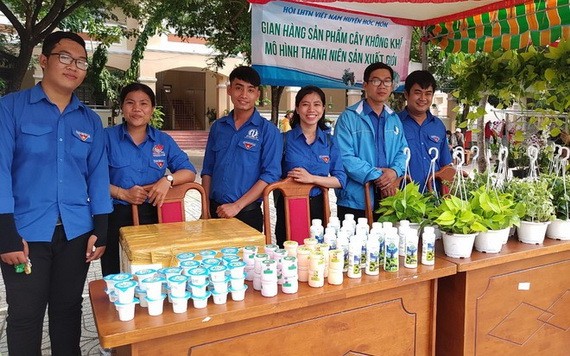 圖為“攜手建設新農村日”活動的一個農產品陳列攤位。（圖源：黎青）