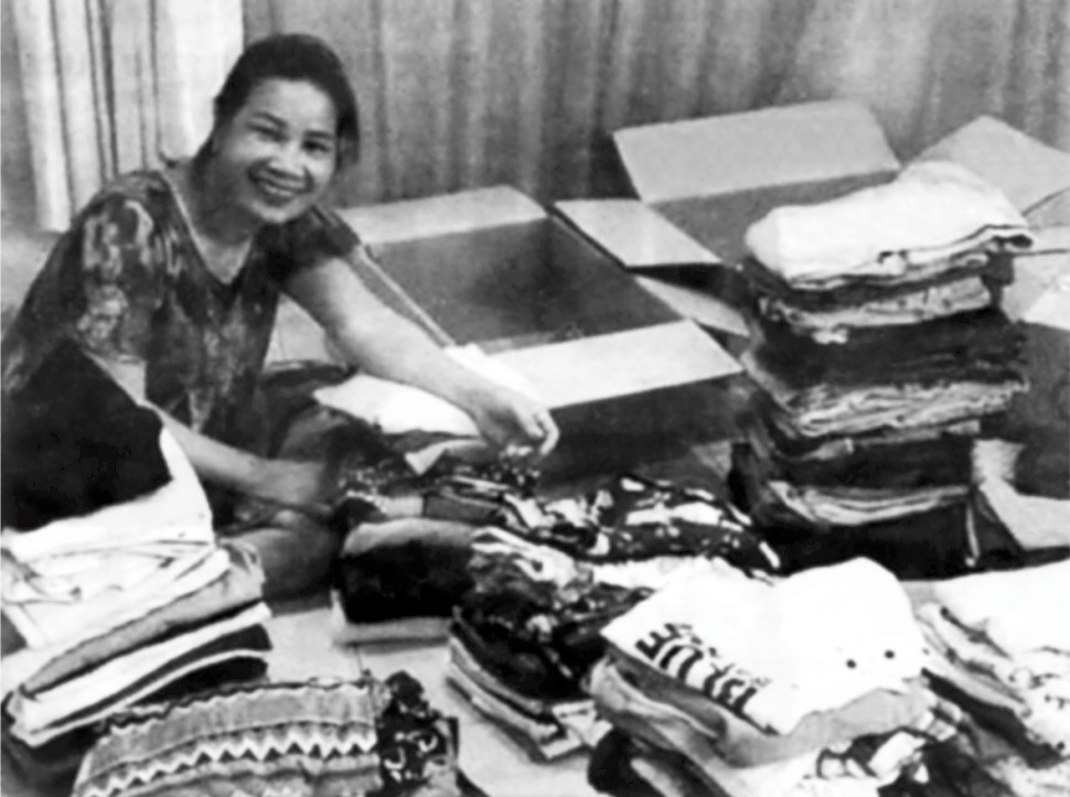 舊衣服在送給中部災民之前已獲分類和折疊整齊。