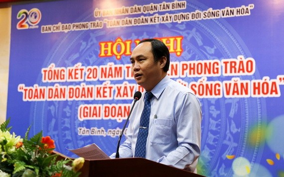 新平郡郡委書記黎黃河在會上發表講話。（圖源：草黎）