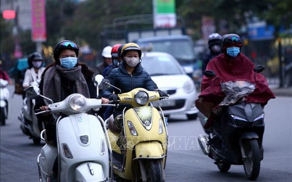 受較強冷空氣影響，河內市民外出都添置了厚衣。（圖源：越通社）