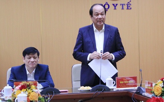 政府辦公廳主任、部長梅進勇（右）在會議上發表講話。（圖源：衛生部）