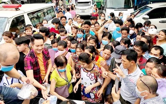 男歌手阮飛雄屢次和他的粉絲俱樂部行善已有助他贏得更多觀眾的喜愛。