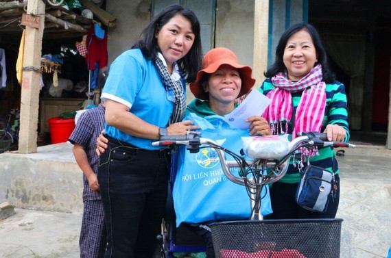 第六郡婦女幫助中部災區同胞