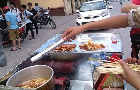 慎重購買校門外零食。（示意圖源：互聯網）