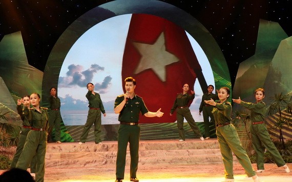 歌頌祖國及軍隊的文藝節目。