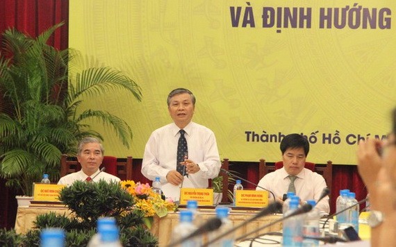 內務部副部長阮仲丞（中）在科研會上發言。（圖源：梅花）