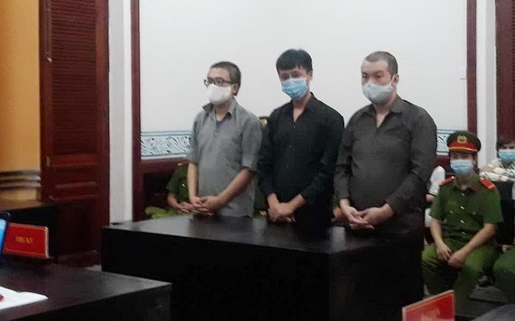 出庭受審的3名被告人。（圖源：天青）