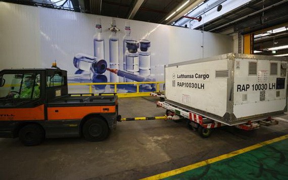 需要對從工廠到診所之間各個節點的控制做精細設計。（圖源：彭博）