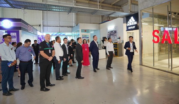 各界嘉賓出席MM Mega Market 大超市新張典禮。（圖源：阮莊）