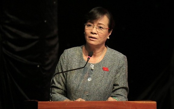 市人民議會原主席阮氏決心在與第二郡、守德郡選民接觸會上發言。（圖源：佐琳）