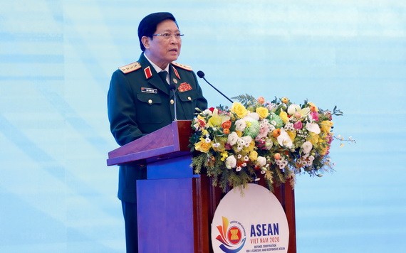 國防部長吳春歷大將主持會議並發表講話。（圖源：越通社）