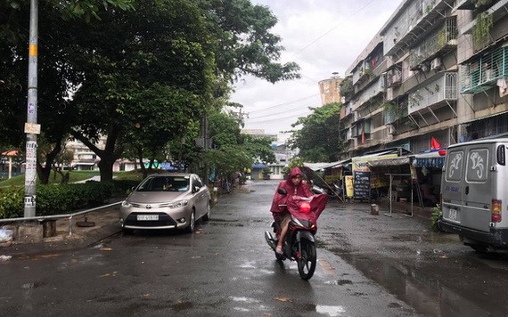 昨(10)日下午，本市突降了一場雷雨。（圖源：黎潘）