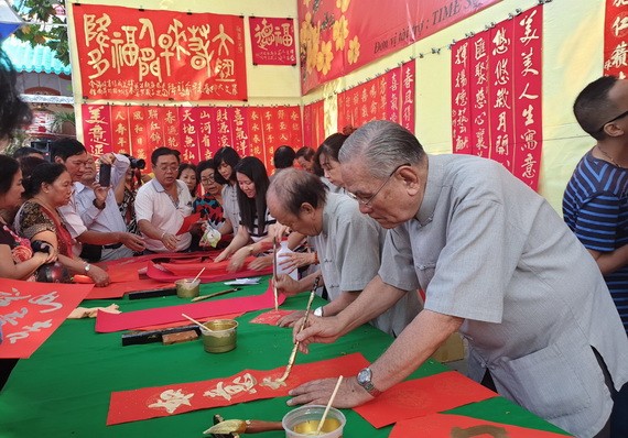 慈善揮春活動已為本市增添迎春氣氛。