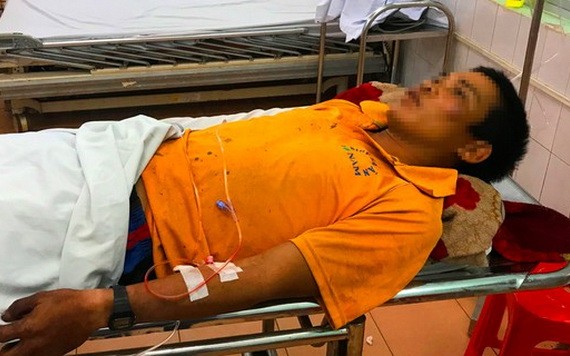 獲送醫院搶救治療的傷者Đ.B。（圖源：友福）