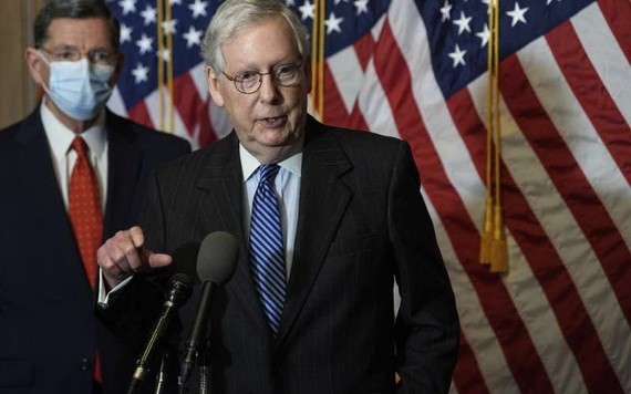 美國聯邦參議院共和黨領袖麥康奈爾宣佈達成9000億美元紓困案共識。（圖源：AP）