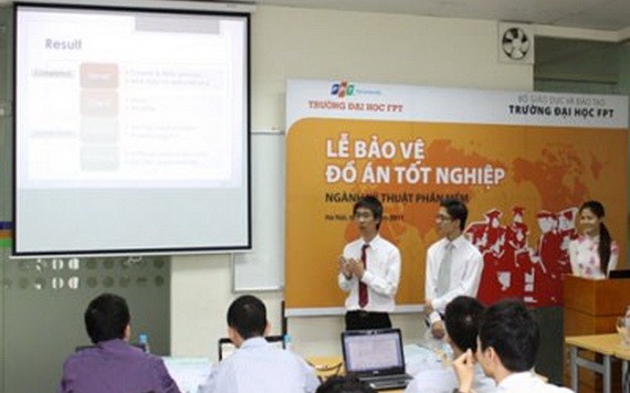 企業給大學生畢業論文評分