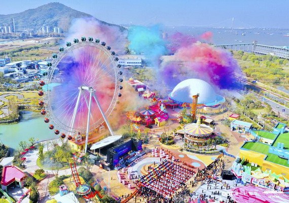 中國南京歡樂谷帶著世界頂級過山車