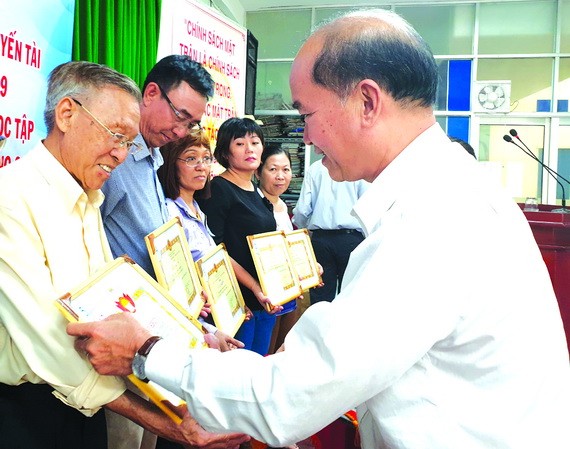 第十一郡勵學會多位華人獲表彰