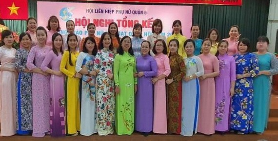 第六郡越華婦女合影。