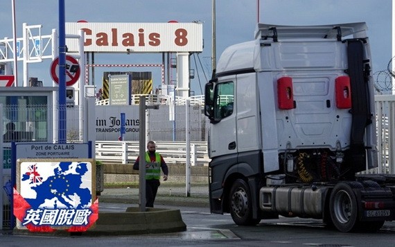 加來已增派海關人員應對貨車車龍。（圖源：Getty Images）