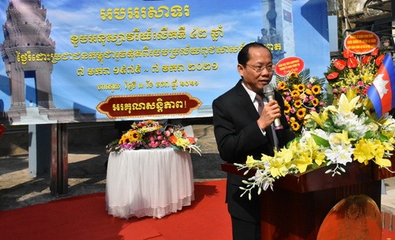 柬埔寨特命全權大使查伊‧納芙斯在紀念儀式上致詞。（圖源：庒寰牒）